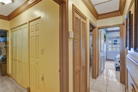 Villa ou maison à vendre à North Miami Beach, Floride: 2 chambres, 114.64 m2 № 1941441 - photo 11