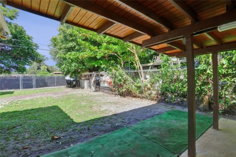 Villa ou maison à vendre à North Miami Beach, Floride: 2 chambres, 114.64 m2 № 1941441 - photo 5