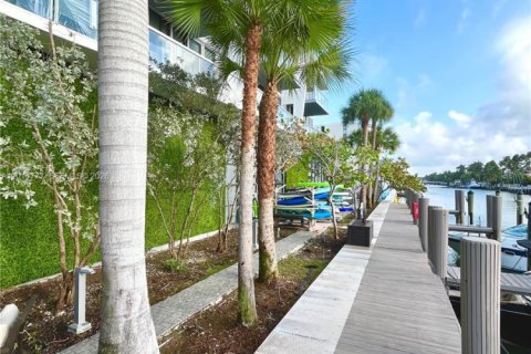 Condo in Bay Harbor Islands, Florida, 2 bedrooms  № 2075383 - photo 25