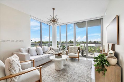 Condo in Bay Harbor Islands, Florida, 2 bedrooms  № 2075383 - photo 2