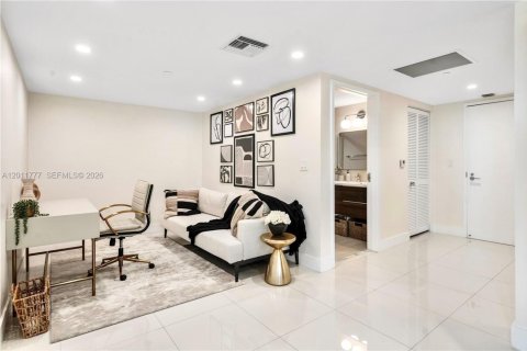 Condo in Bay Harbor Islands, Florida, 2 bedrooms  № 2075383 - photo 12