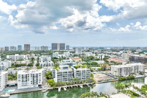 Condo in Bay Harbor Islands, Florida, 2 bedrooms  № 2075383 - photo 15