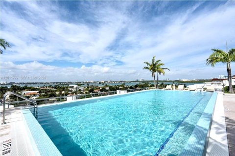 Condo in Bay Harbor Islands, Florida, 2 bedrooms  № 2075383 - photo 27