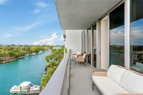 Condo in Bay Harbor Islands, Florida, 2 bedrooms  № 2075383
