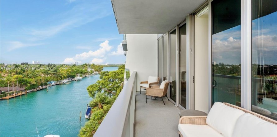 Condo in Bay Harbor Islands, Florida, 2 bedrooms  № 2075383