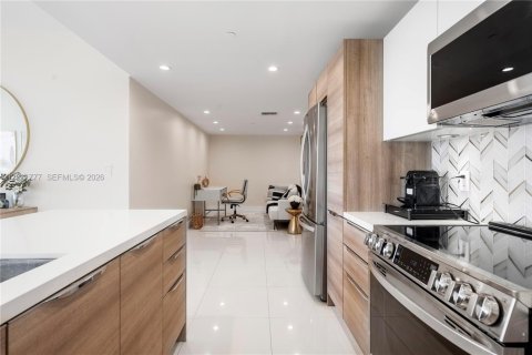 Condo in Bay Harbor Islands, Florida, 2 bedrooms  № 2075383 - photo 11