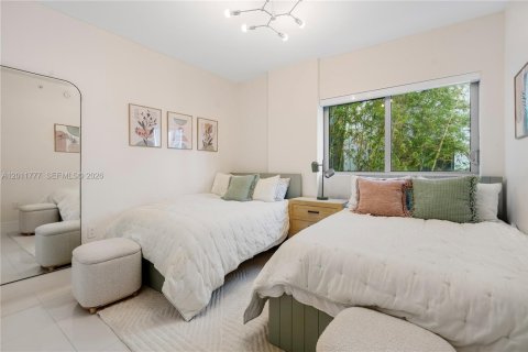 Condo in Bay Harbor Islands, Florida, 2 bedrooms  № 2075383 - photo 13