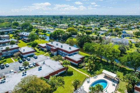 Condo in Royal Palm Beach, Florida, 2 bedrooms  № 1076857 - photo 1