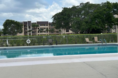 Condo in West Palm Beach, Florida, 2 bedrooms № 2192151 - photo 24