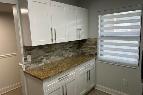 Condo in West Palm Beach, Florida, 2 bedrooms № 2192151 - photo 7
