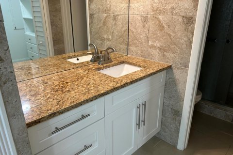 Condo in West Palm Beach, Florida, 2 bedrooms № 2192151 - photo 17