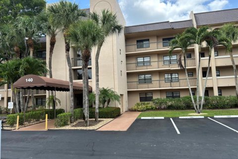 Condo in West Palm Beach, Florida, 2 bedrooms № 2192151 - photo 2