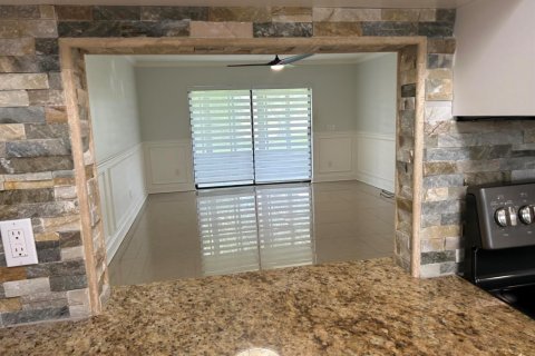 Condo in West Palm Beach, Florida, 2 bedrooms № 2192151
