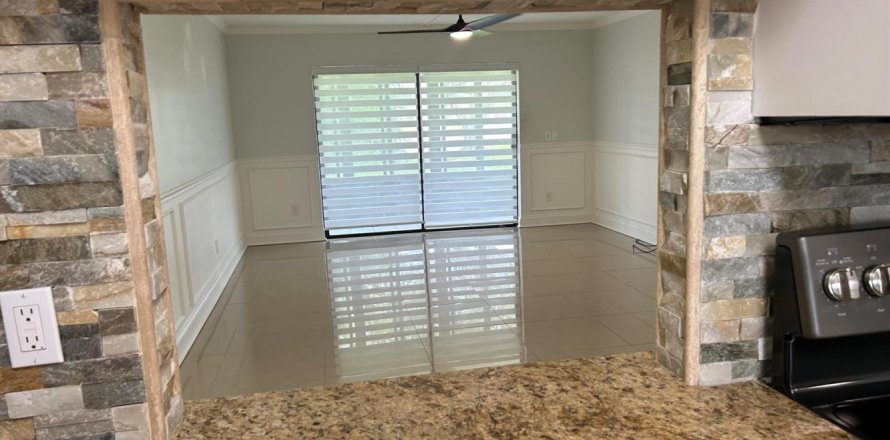 Condo in West Palm Beach, Florida, 2 bedrooms № 2192151