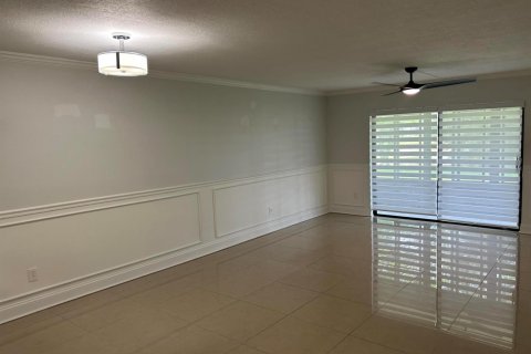 Condo in West Palm Beach, Florida, 2 bedrooms № 2192151 - photo 10