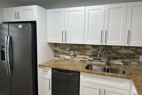 Condo in West Palm Beach, Florida, 2 bedrooms № 2192151 - photo 6