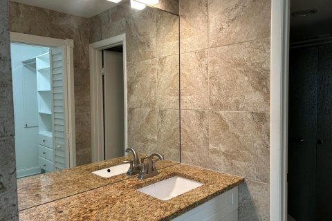 Condo in West Palm Beach, Florida, 2 bedrooms № 2192151 - photo 16