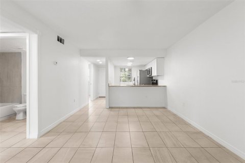 Condo in Tampa, Florida, 2 bedrooms  № 1822831 - photo 12