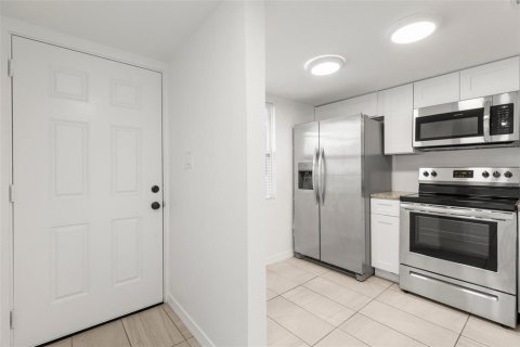 Condo in Tampa, Florida, 2 bedrooms  № 1822831 - photo 4