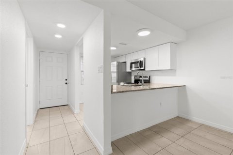 Condo in Tampa, Florida, 2 bedrooms  № 1822831 - photo 5