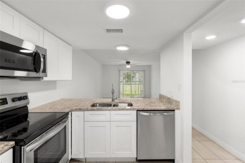 Condo in Tampa, Florida, 2 bedrooms  № 1822831 - photo 8