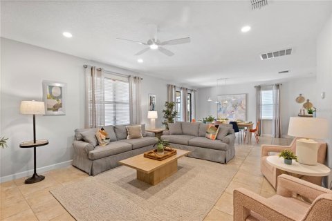 House in Davenport, Florida 5 bedrooms, 264.03 sq.m. № 1785647 - photo 16