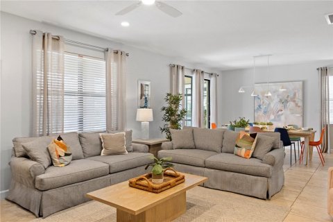 House in Davenport, Florida 5 bedrooms, 264.03 sq.m. № 1785647 - photo 17