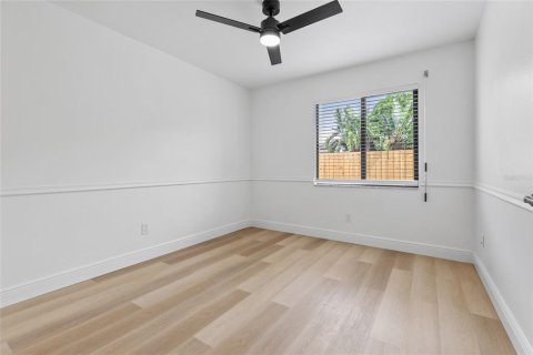 House in Largo, Florida 3 bedrooms, 168.99 sq.m. № 1900294 - photo 24