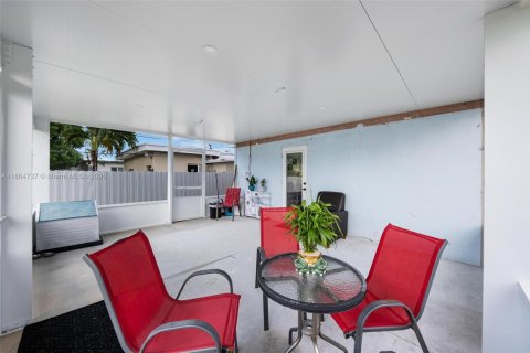 Casa en venta en Hialeah, Florida, 2 dormitorios, 98.48 m2 № 1893191 - foto 19
