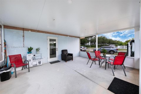 Casa en venta en Hialeah, Florida, 2 dormitorios, 98.48 m2 № 1893191 - foto 18