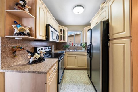 Casa en venta en Hialeah, Florida, 2 dormitorios, 98.48 m2 № 1893191 - foto 7