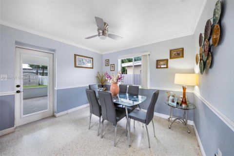 Casa en venta en Hialeah, Florida, 2 dormitorios, 98.48 m2 № 1893191 - foto 5