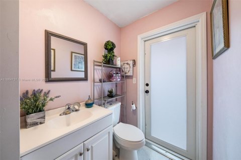 Casa en venta en Hialeah, Florida, 2 dormitorios, 98.48 m2 № 1893191 - foto 10