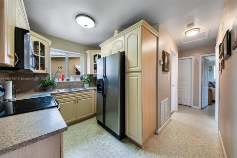 Casa en venta en Hialeah, Florida, 2 dormitorios, 98.48 m2 № 1893191 - foto 9