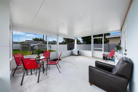 Casa en venta en Hialeah, Florida, 2 dormitorios, 98.48 m2 № 1893191 - foto 17