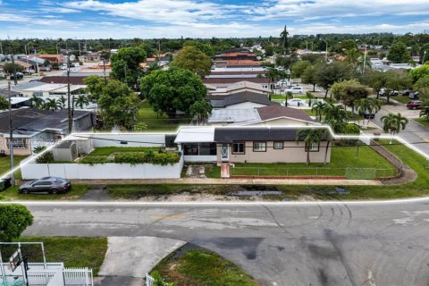 Casa en venta en Hialeah, Florida, 2 dormitorios, 98.48 m2 № 1893191 - foto 21