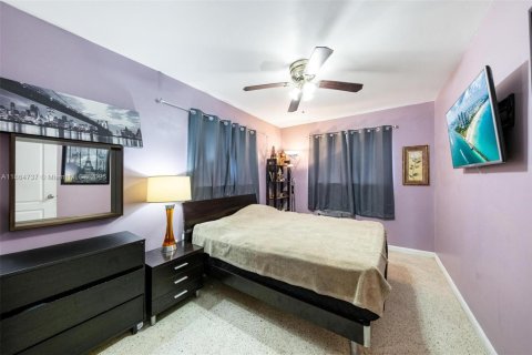 Casa en venta en Hialeah, Florida, 2 dormitorios, 98.48 m2 № 1893191 - foto 15