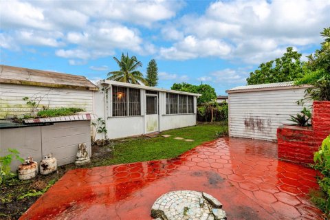 Villa ou maison à vendre à Miami, Floride: 2 chambres, 98.66 m2 № 1947721 - photo 28