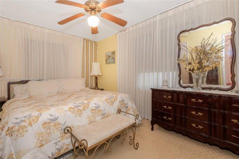 Villa ou maison à vendre à Miami, Floride: 2 chambres, 98.66 m2 № 1947721 - photo 17