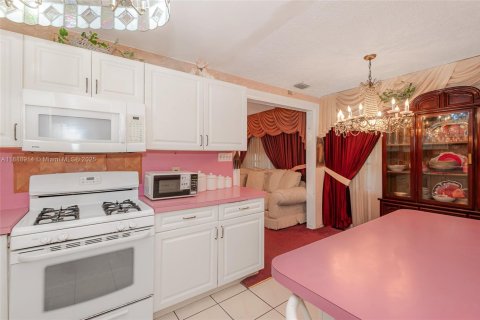 Villa ou maison à vendre à Miami, Floride: 2 chambres, 98.66 m2 № 1947721 - photo 13