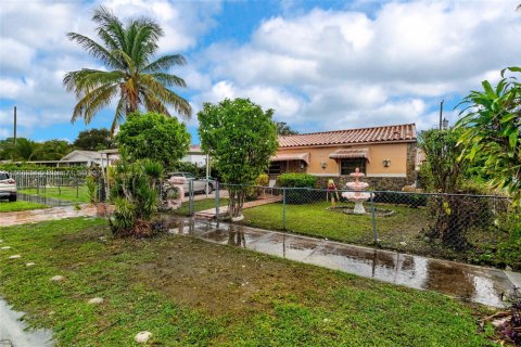 Villa ou maison à vendre à Miami, Floride: 2 chambres, 98.66 m2 № 1947721 - photo 2