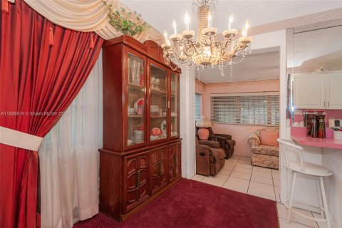 Villa ou maison à vendre à Miami, Floride: 2 chambres, 98.66 m2 № 1947721 - photo 10