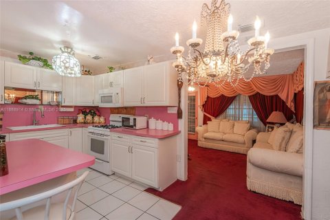 Villa ou maison à vendre à Miami, Floride: 2 chambres, 98.66 m2 № 1947721 - photo 9