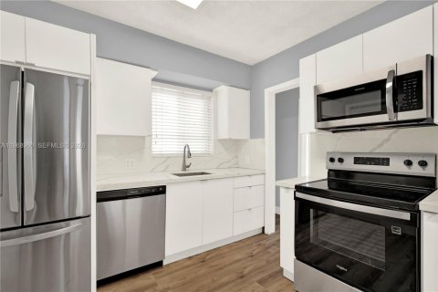 Купить виллу или дом в Майами, Флорида 3 спальни, 109.81м2, № 2079427 - фото 9