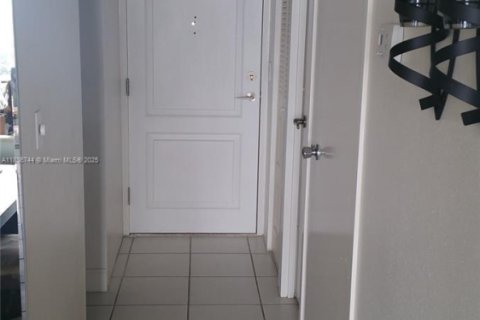 Купить кондоминиум в Авентура, Флорида 1 спальня, 70.14м2, № 1858156 - фото 3