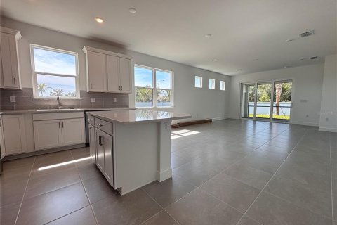 House in Englewood, Florida 2 bedrooms, 146.69 sq.m. № 2152371 - photo 12