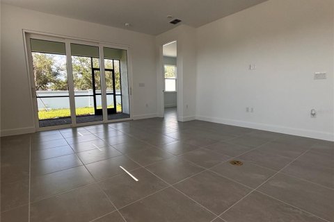 House in Englewood, Florida 2 bedrooms, 146.69 sq.m. № 2152371 - photo 18