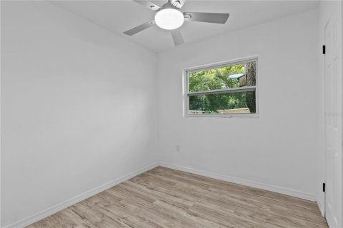 House in Apopka, Florida 3 bedrooms, 110.46 sq.m. № 2110762 - photo 16