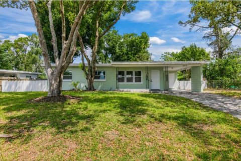 House in Apopka, Florida 3 bedrooms, 110.46 sq.m. № 2110762 - photo 2