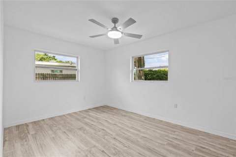 House in Apopka, Florida 3 bedrooms, 110.46 sq.m. № 2110762 - photo 20